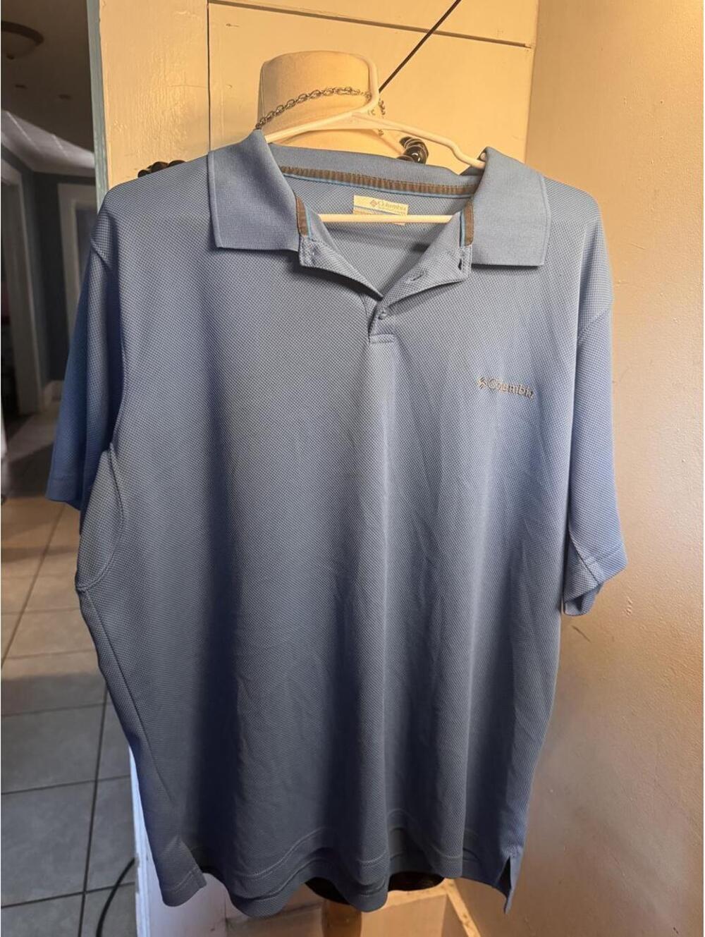 Columbia Sportswear Men's Navy and Blue Polo-shirt